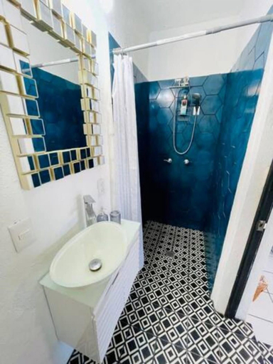 Bathroom 3, NUEVA VISTA INN, Compostela