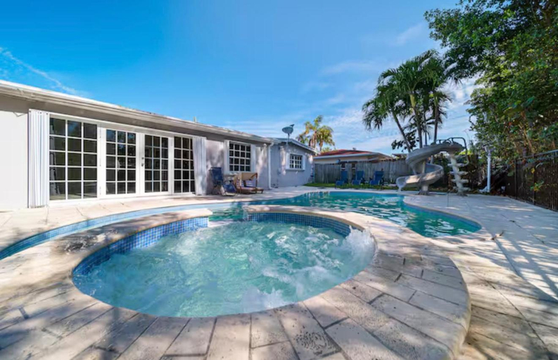 Sport & Beauty 5, Pool House on the Water, Miami-Dade