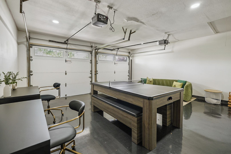 Game room, Forest Bend, Travis