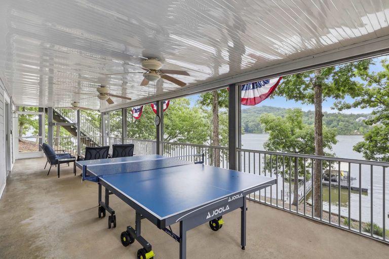 Terrace/patio 5, Stay at This 4 Bed 3 Bath Lakefront Home With Private Dock, Morgan