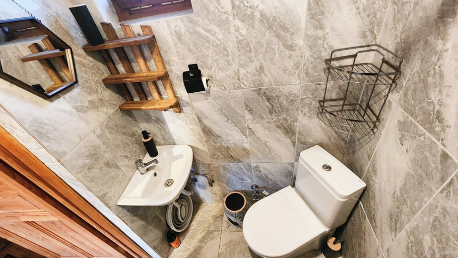 Bathroom 3, Oli Kazdaglari, Edremit