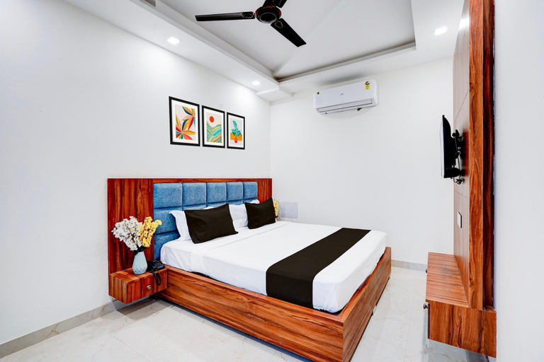 Room 3, Deluxe With Balcony Viva Residency, Gautam Buddha Nagar