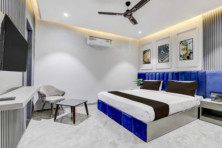Room 3, Suite Room Clubhouse Vytilla Kochi, Ernakulam