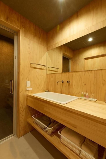 Bathroom 3, DEAR MOM, Onjuku