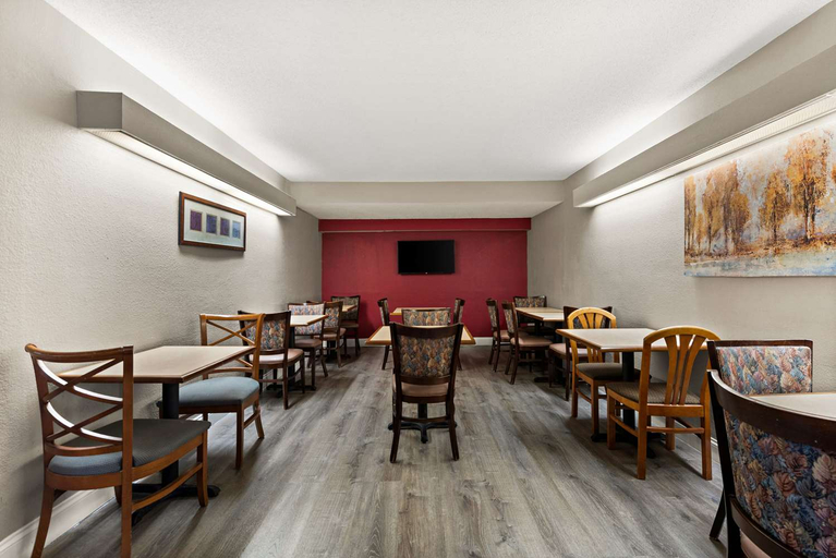 Food & Drinks 5, Rodeway Inn Richmond West End, Henrico