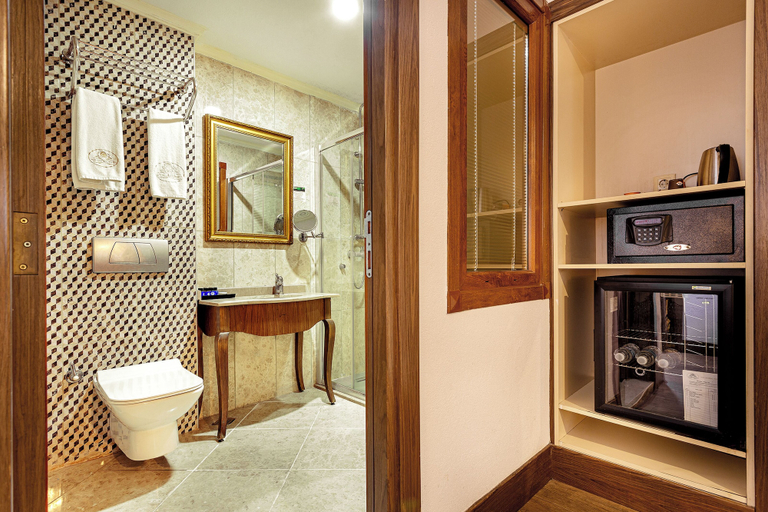 Bathroom 5, The Central Hotel, Fatih