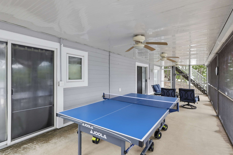 Game room 4, Stay at This 4 Bed 3 Bath Lakefront Home With Private Dock, Morgan