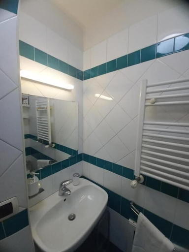 Bathroom 2, Le Gemme Appartamenti, Napoli