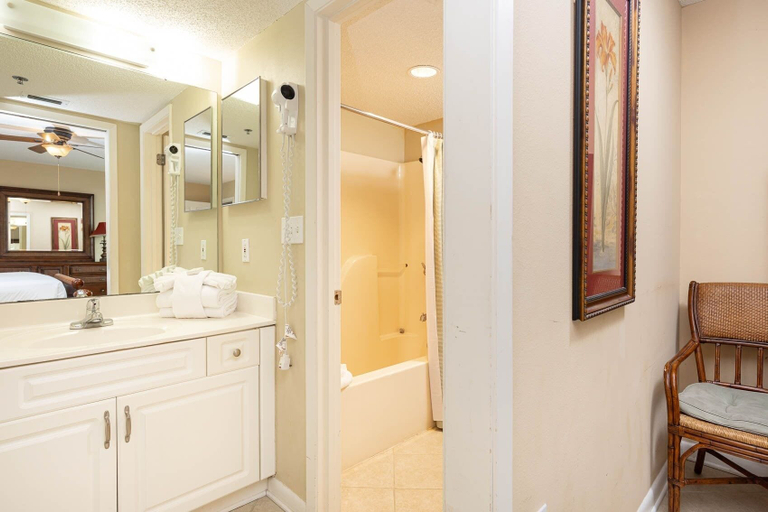 Bathroom 4, Phoenix Vii 7201 3 Bedroom Condo, Baldwin