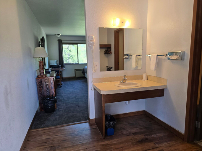 Bathroom 5, Rimrock Lodge, Sanders