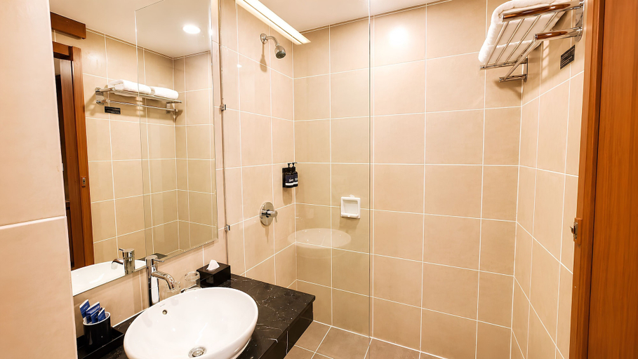 Bathroom 5, Aston Tanjung Pinang Hotel & Conference Center, Tanjung Pinang