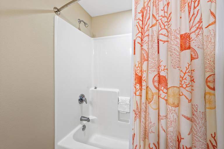 Bathroom 4, Sanibel 606, Baldwin