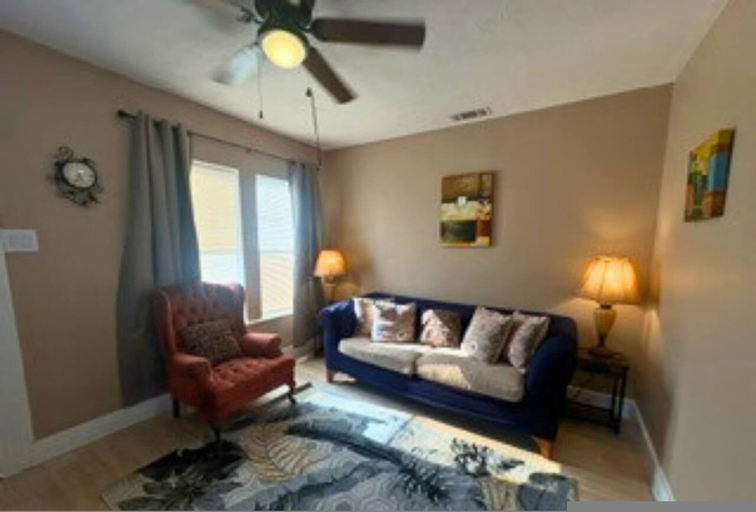 Room 5, Modern Eado Home Minutes to Downtown Stadiums, Houston