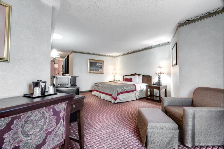 Bedroom 2, Ramada Plaza by Wyndham Atlanta Airport, Fulton