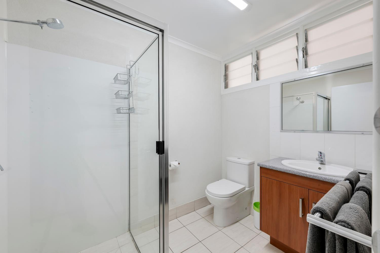 Bathroom 4, Coral Villa Motor Inn, Bundaberg