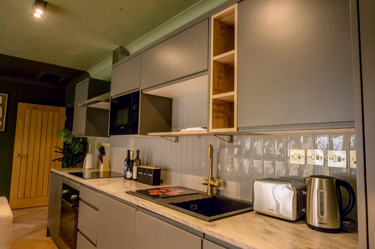 Private kitchen 3, 2 Bed Apartment Sleeps 4 - Pets Welcome, Cornwall