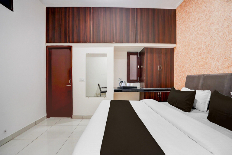 Room 4, Classic Hotel Charanjit Arora, Ludhiana