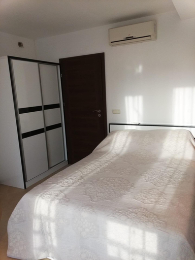 Room 5, Apartment Sleeps 2 With Pool & Balcony, Balchik