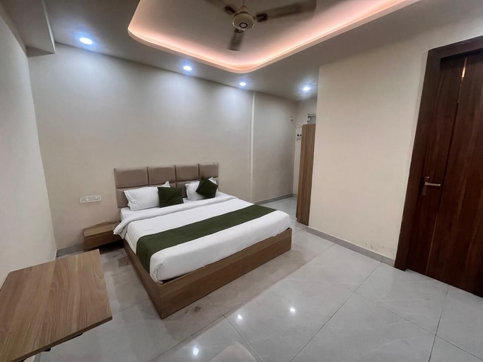 Room 5, Crystal NH 24, Gautam Buddha Nagar