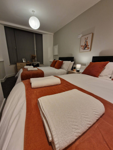 Room 3, Luxury Home in Kensington for 21 Guests, Sefton