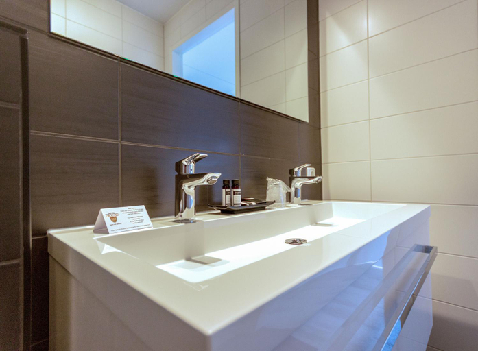 Bathroom, Dormio Hotel de Prins Van Oranje, Limburg