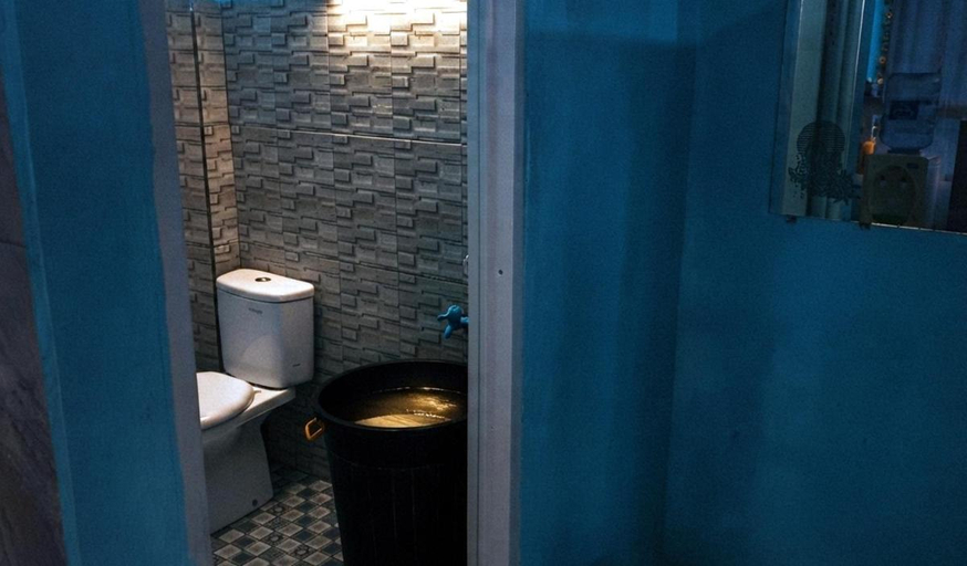 Bathroom 2, PanjaluNet Homestay, Ciamis