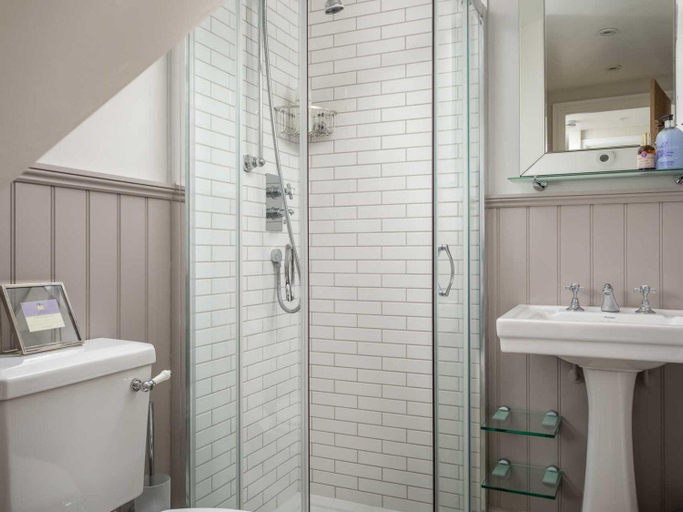 Bathroom 3, Stow House, Gloucestershire