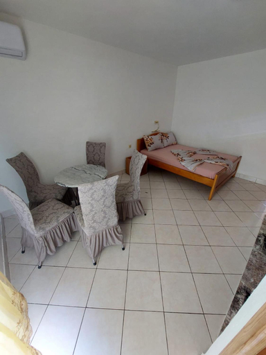 Others 5, Apartments Ajlin