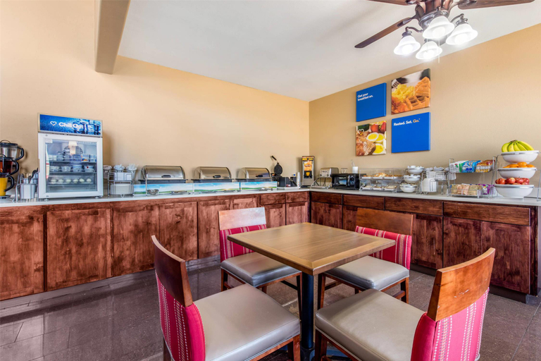 Food & Drinks, Comfort Inn and Suites McComb MS, Pike