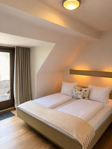 Bedroom 2, Galerie Riesling, Trier-Saarburg