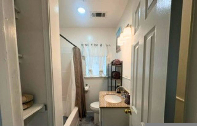 Room 2, Modern Eado Home Minutes to Downtown Stadiums, Houston