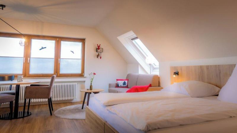 Bedroom 2, Gasthaus Hirschenstube & Gastehaus Gehri, Emmendingen