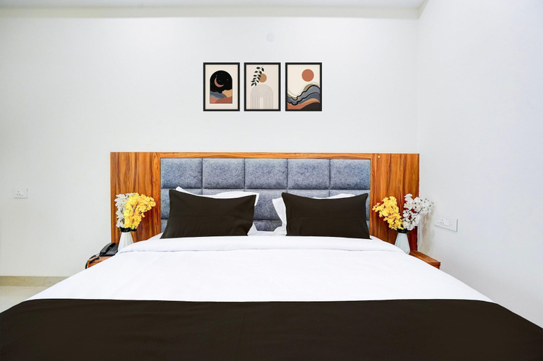 Room 4, Deluxe With Balcony Viva Residency, Gautam Buddha Nagar