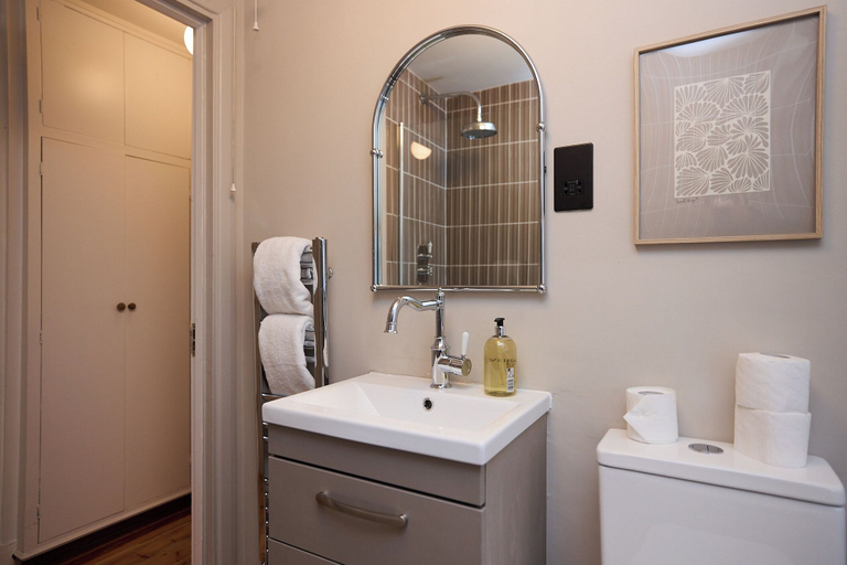 Bathroom 4, Blythe & Bloom Garden Flat, London