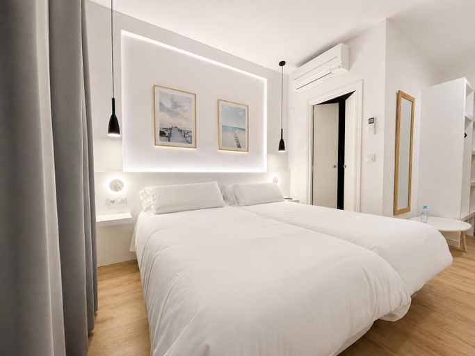 Bedroom 2, Hotel Bonaire, Girona