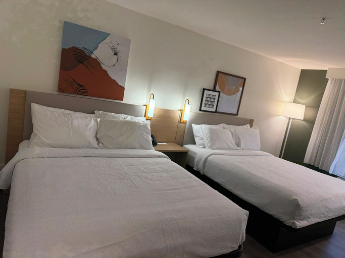 Bedroom, Spark by Hilton Freeport, Cumberland