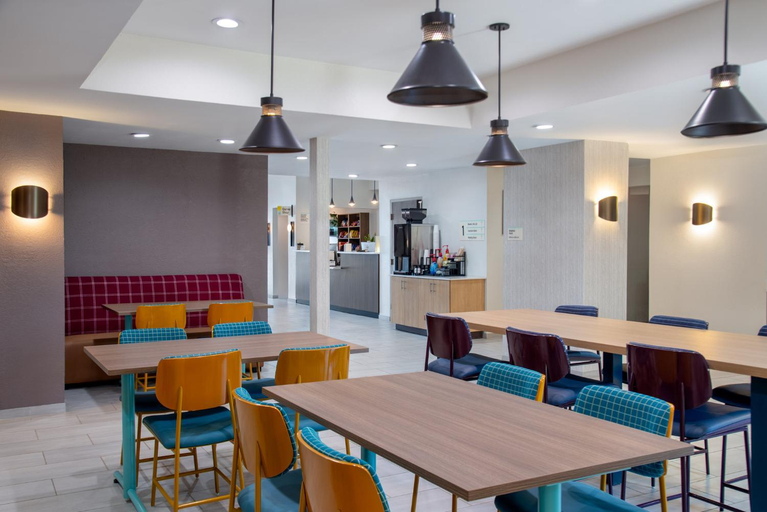 Food & Drinks 5, BROAD STREET INN by IHG, Sumter