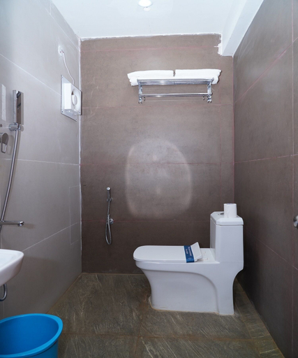 Bathroom 5, G Grand Inn, Thanjavur