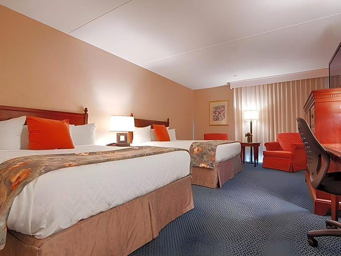 Others 5, Chelmsford Inn, Middlesex