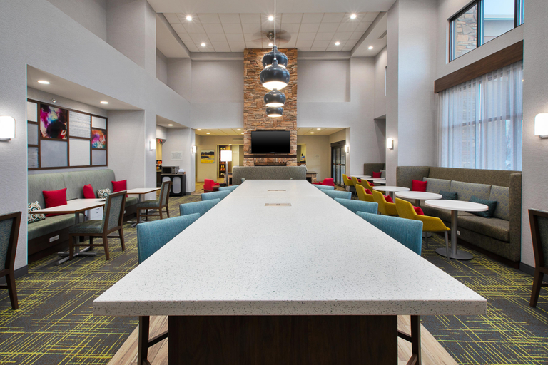 Food & Drinks 5, Hampton Inn & Suites St. Cloud, MN , Stearns