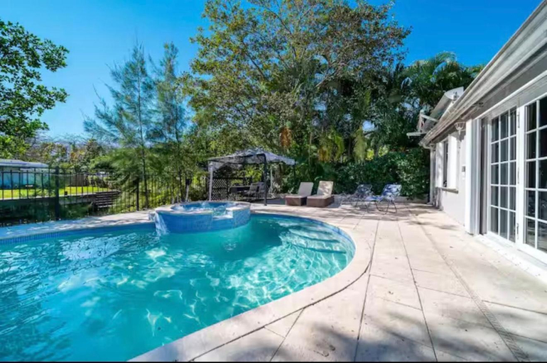 Sport & Beauty 3, Pool House on the Water, Miami-Dade