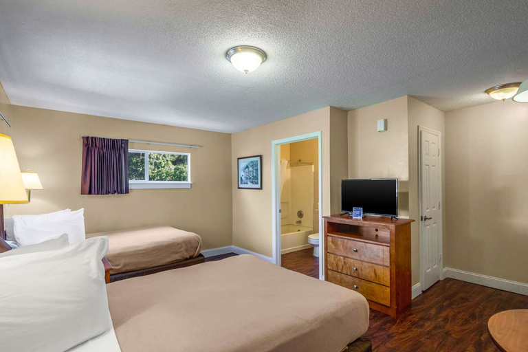 Bedroom 2, Suburban Studios Airport, Hillsborough
