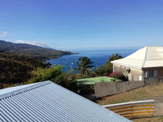 Others 4, Chalet charmant a Bouillante avec piscine partagee, Bouillante