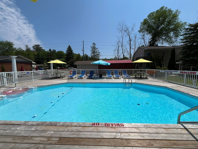 Outdoor pool 3, The Mermaid, Lake Hurron