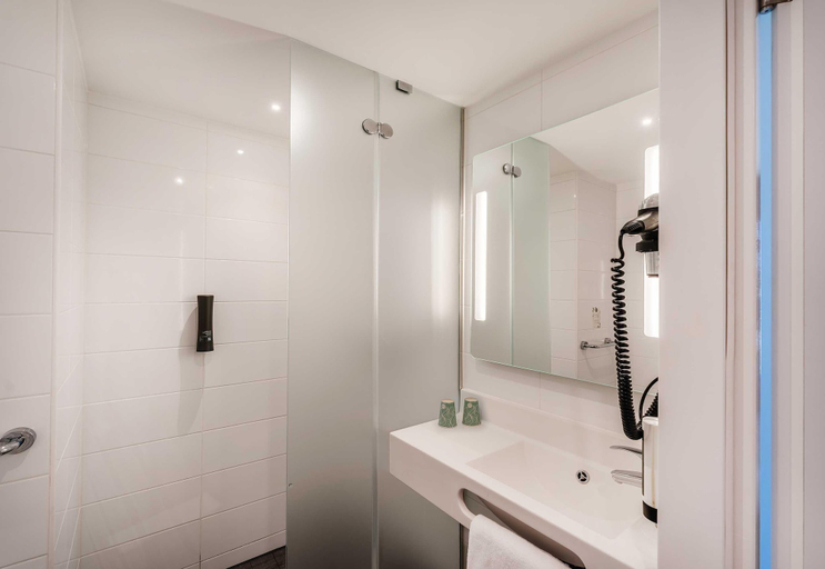 Bathroom 5, B&B Hotel Zürich Airport Rümlang, Dielsdorf