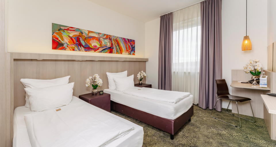 Bedroom 2, PLAZA INN Bad Rappenau, Heilbronn