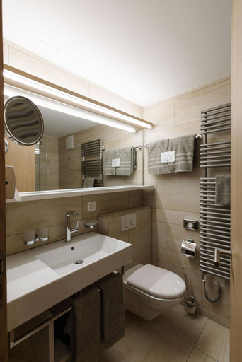 Bathroom 4, The Cambrian Hotel & SPA Adelboden, Frutigen