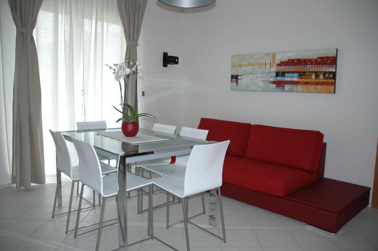 Others 2, RESIDENCE MAXIM, Trento