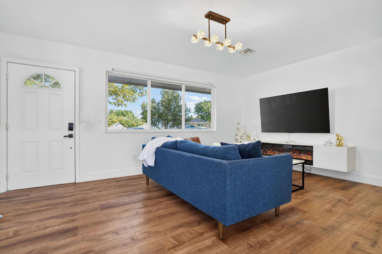 Living room 4, Private Pool, Giant Chess, Golf, Games by Ventur, Broward