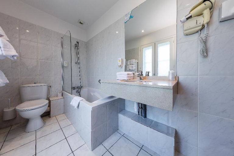 Bathroom 4, Noemys Néris Montluçon, Allier